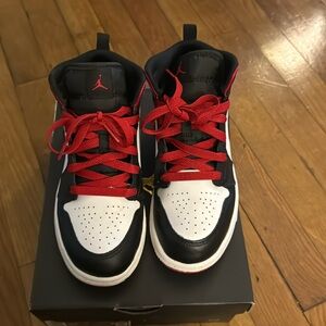 Jordan 1 MID (PS)